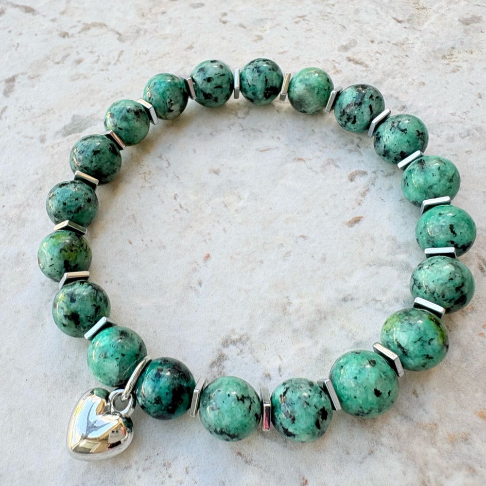 Jade Beaded Bracelet with Silver Heart Charm - Picture 4 of 6